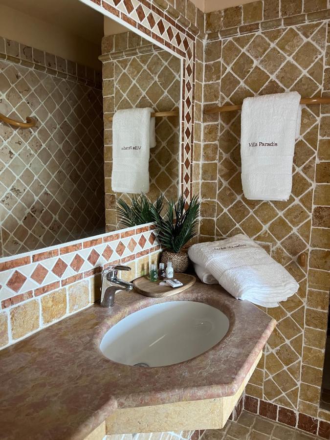 Paradis Hotel *